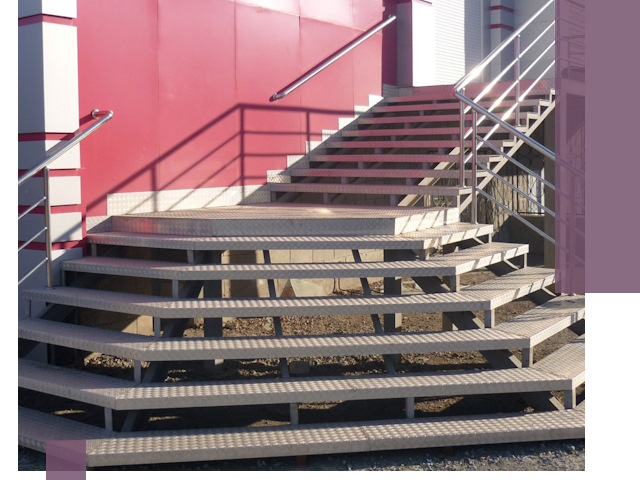 Лестницы для магазина в Нижнем Новгороде — изготовление и монтаж